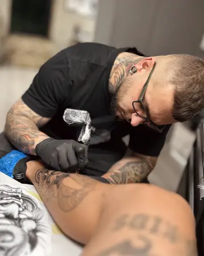 Vdk2ink Tattoo and piercing
