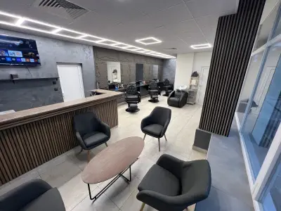 THE SQUARE BARBERHOUSE