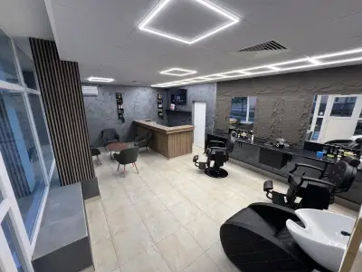 THE SQUARE BARBERHOUSE