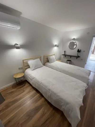 1BR Modern condo near the University