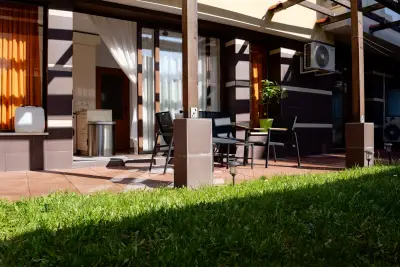 Claire Apartment with Garden