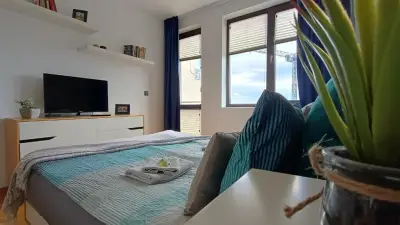 Business Hub Bliss: Modern Comfort