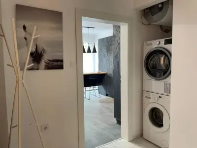 3 BR Apt, Spacious, Near South Park