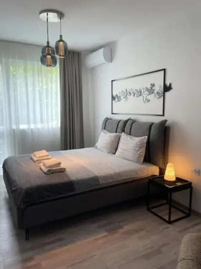 3 BR Apt, Spacious, Near South Park