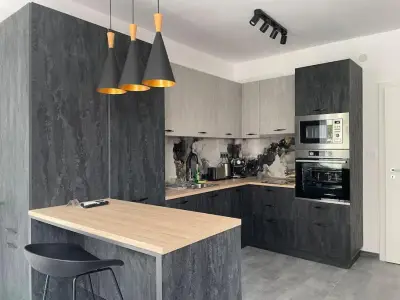 3 BR Apt, Spacious, Near South Park