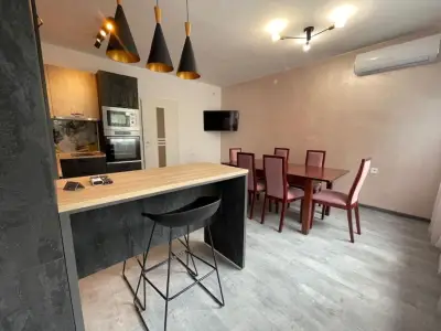 3 BR Apt, Spacious, Near South Park