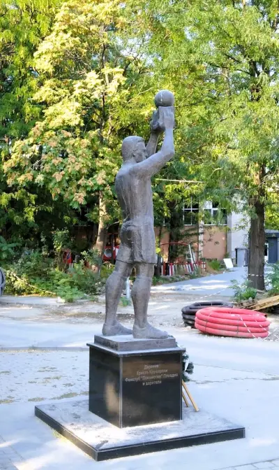 Паметник на Аян Садъков