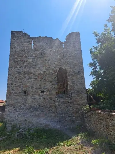 Защитна каменна кула