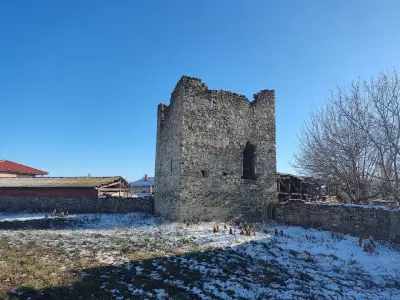 Защитна каменна кула