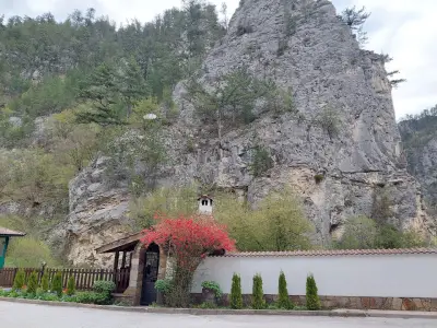 Семеен хотел "Орфей" Тешел