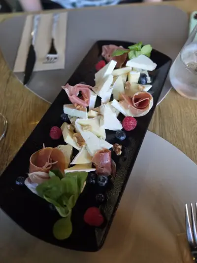 THE NEST urban restaurant
