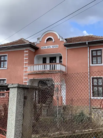 Дан Колов
