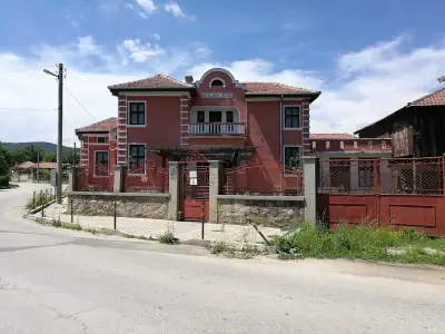 Дан Колов