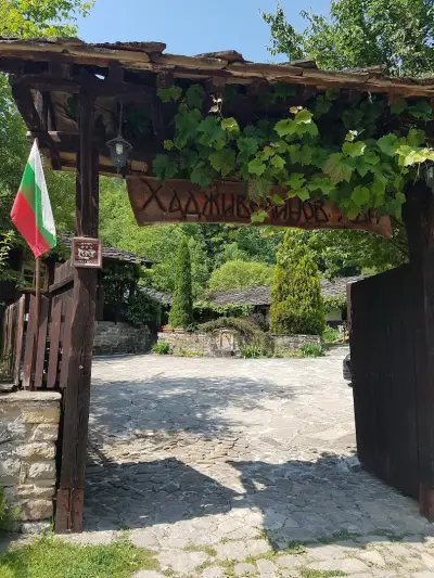 Къща за гости " Петте ореха"