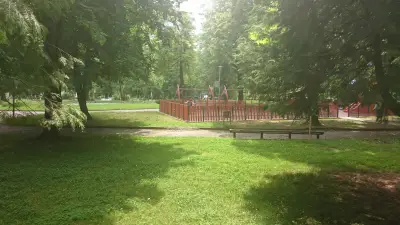 Алеята с чинарите