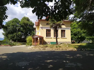 Институт по розата и етеричномаслените култури / Institute of Roses, Essential and Medical Cultures