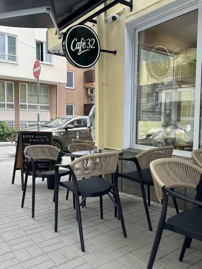 Cafe 32