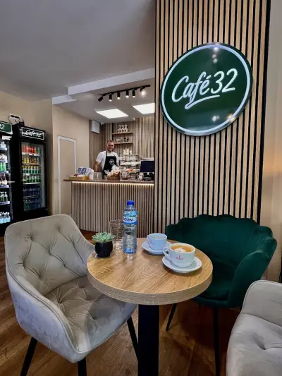 Cafe 32
