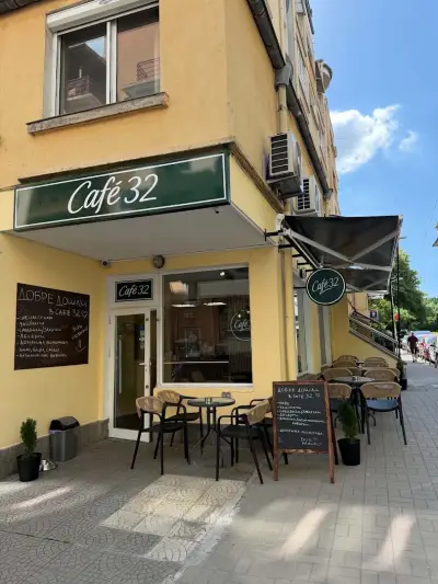 Cafe 32