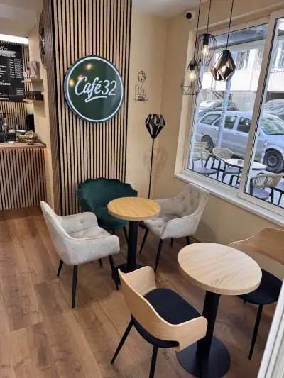 Cafe 32