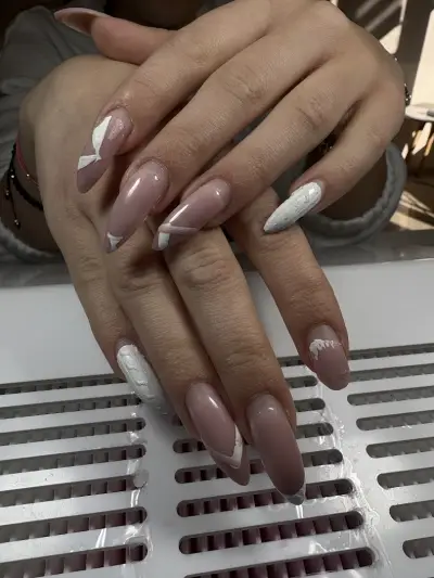 Yamariss Nail room