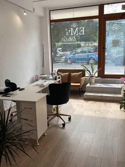 EM’s Nails