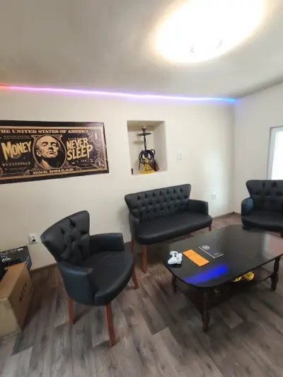 Black and Gold Barber Studio