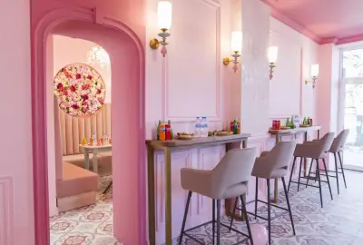 Сладкарница Sweet House - розовата къща