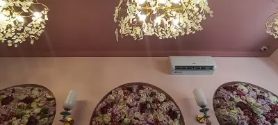 Сладкарница Sweet House - розовата къща