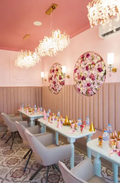 Сладкарница Sweet House - розовата къща