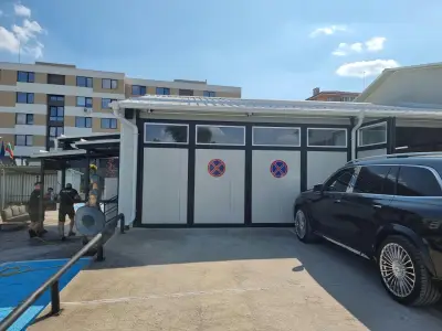 AUTO HOUSE