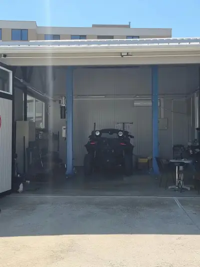 AUTO HOUSE