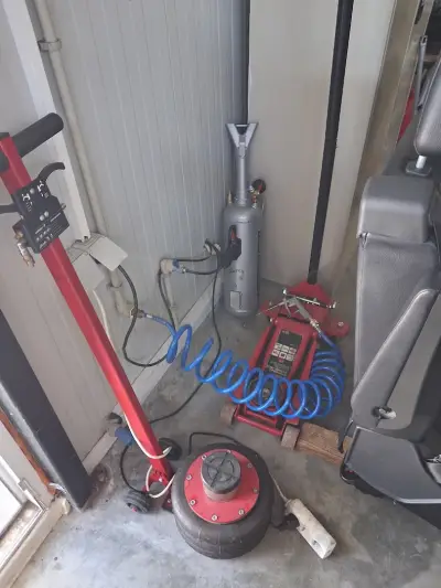 AUTO HOUSE