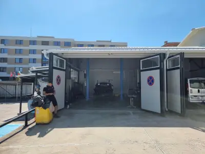 AUTO HOUSE