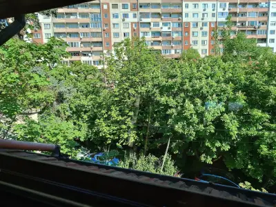 River's house, very good location, free parking!