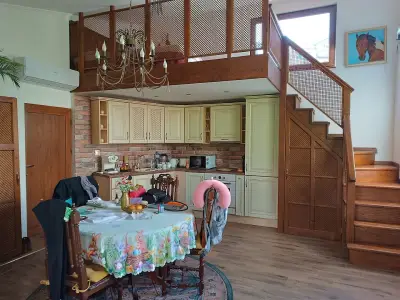 River's house, very good location, free parking!