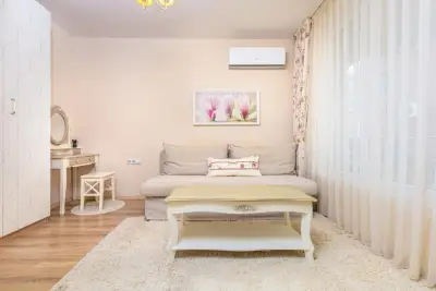 Bright & Cozy 1BD Flat