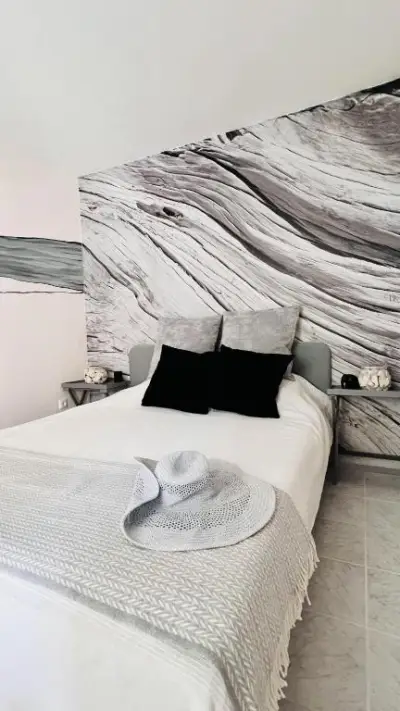 Boutique 1 bedroom apartment with Private Parking and Port View