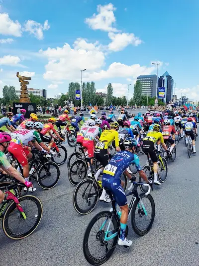 Giro d’Italia statue
