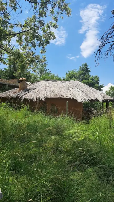 Глинената къща Лещен