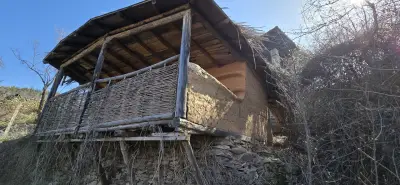 Глинената къща Лещен