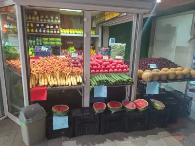 Плодове и зеленчуци в подлеза