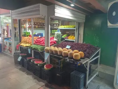 Плодове и зеленчуци в подлеза