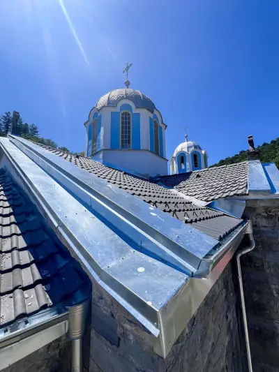 Храм „Свети Великомъченик Димитрий Солунски“
