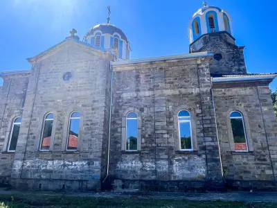 Храм „Свети Великомъченик Димитрий Солунски“
