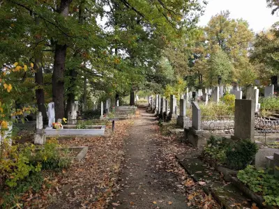 Гробищен парк Трявна