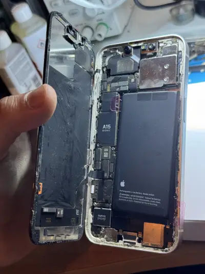 Ynis Phones