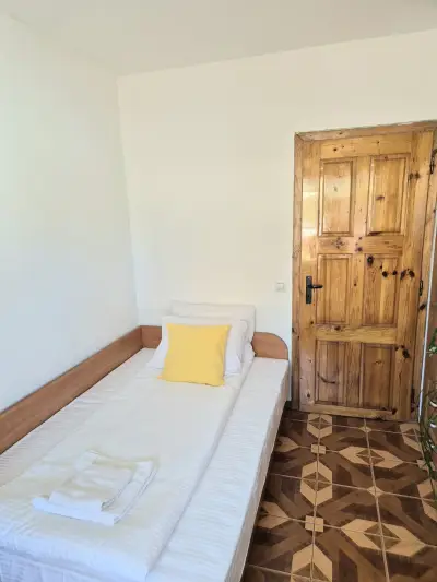 Апартамент за нощувки "Янтра" / Yantra 3BR Central Apartment