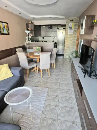 Апартамент за нощувки "Янтра" / Yantra 3BR Central Apartment