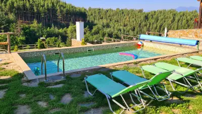 Панорама хаус Лещен и еко къщи Дървена и Землянка